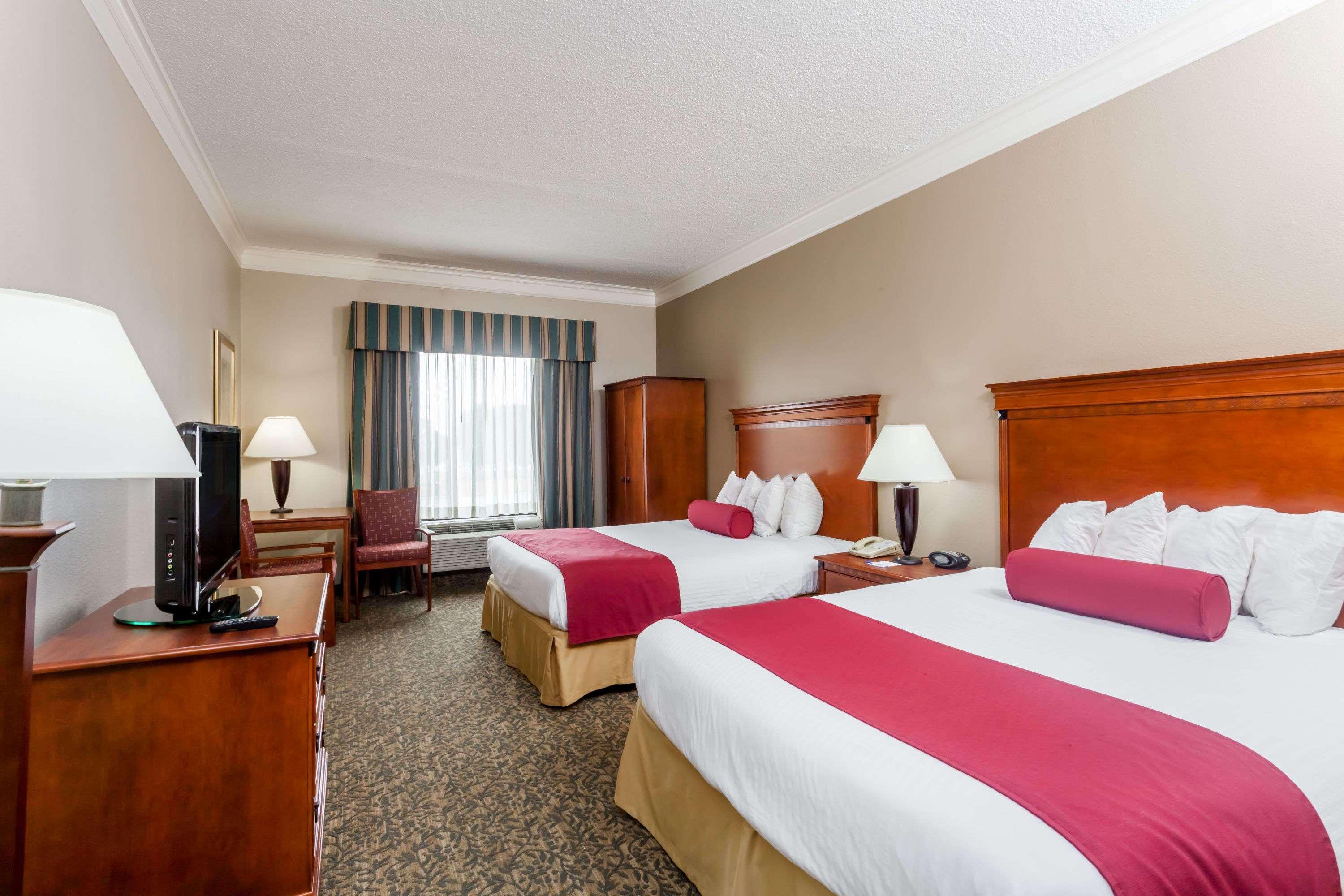 Baymont By Wyndham Madisonville Exterior photo
